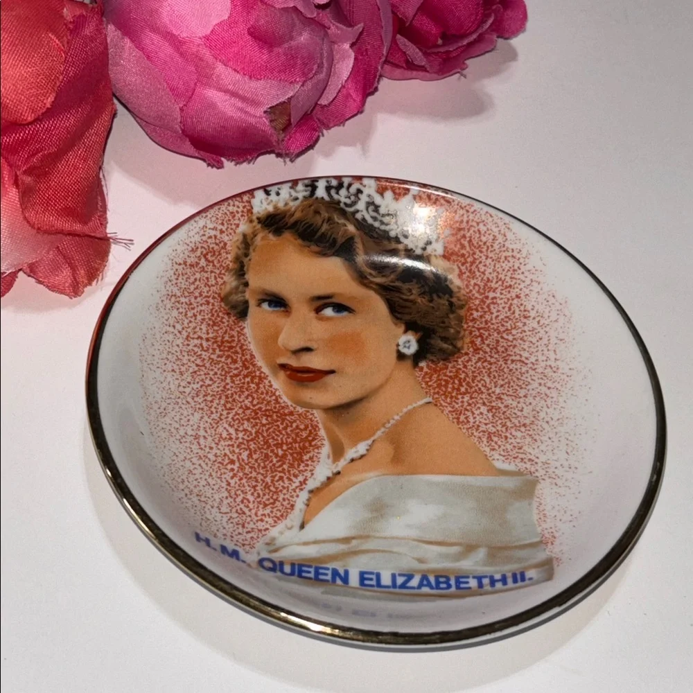 Queen Elizabeth II Decorative Plate Ring Dish QE2 Queen Elizabeth Ring dish VTG